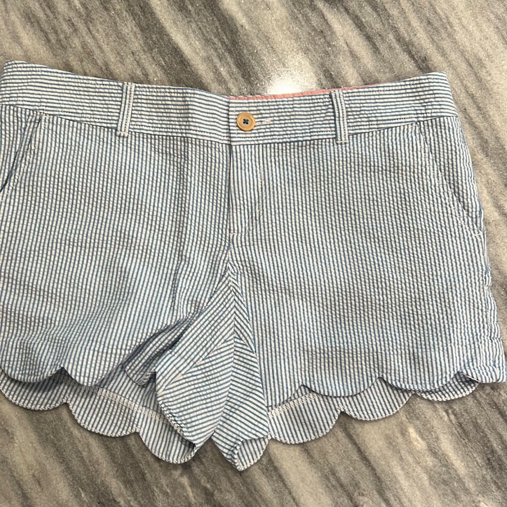 Lilly Pulitzer blue and white buttercup short